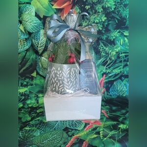 Holiday Gift Set – Bath & Body Works “Crisp Morning Air” Hand Soap & Festive Mug